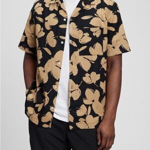 Gap Men's Button Up Shirt Size L Floral Tan & Black Linen Blend Tropical Vaca